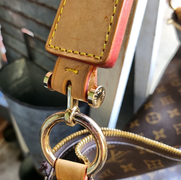 HOBO TYPE LEATHER BAG BY LOUIS VUITTON - Picture 10 of 11